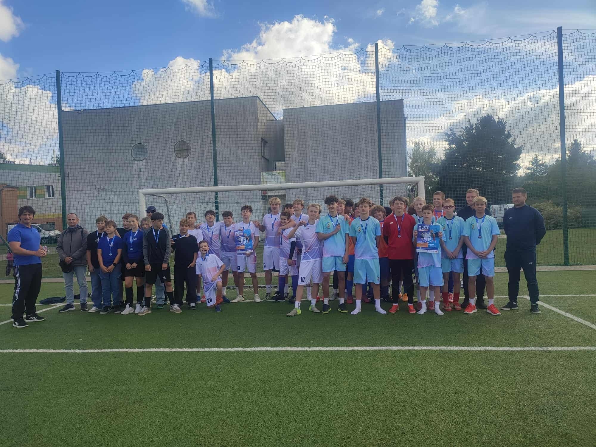 II MIEJSCE DLA SP3 W TURNIEJU „Z ORLIKA NA STADION”
